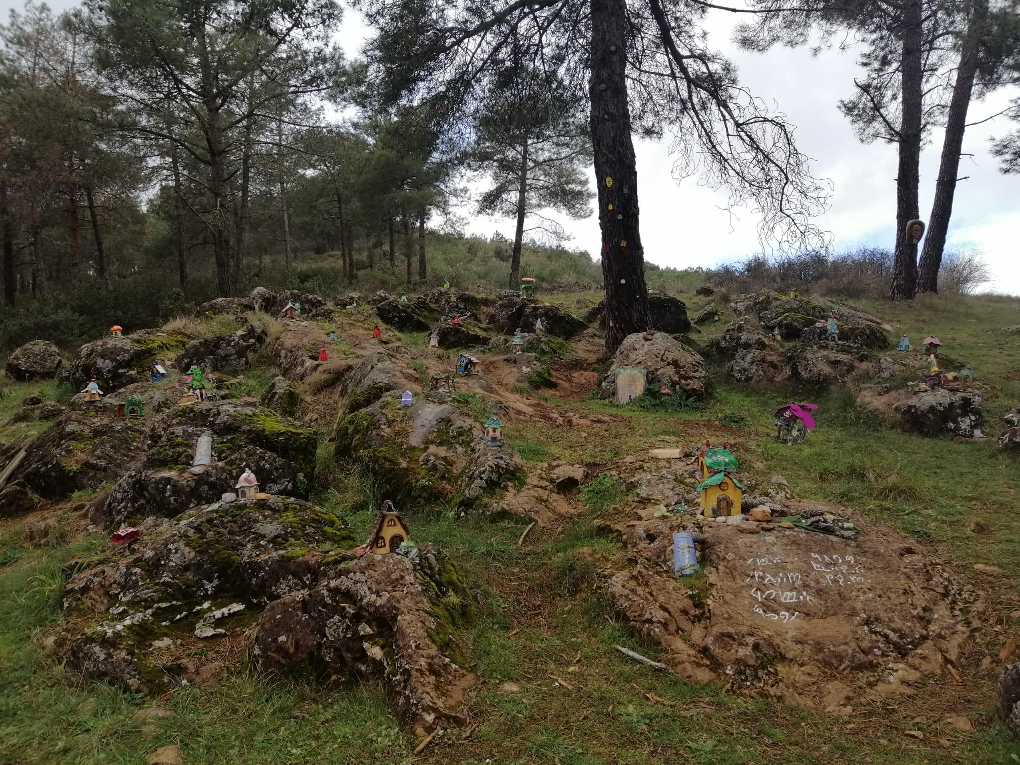 El Bosque Mágico de Alija del Infantado: Un Viaje de Fantasía y Cultura