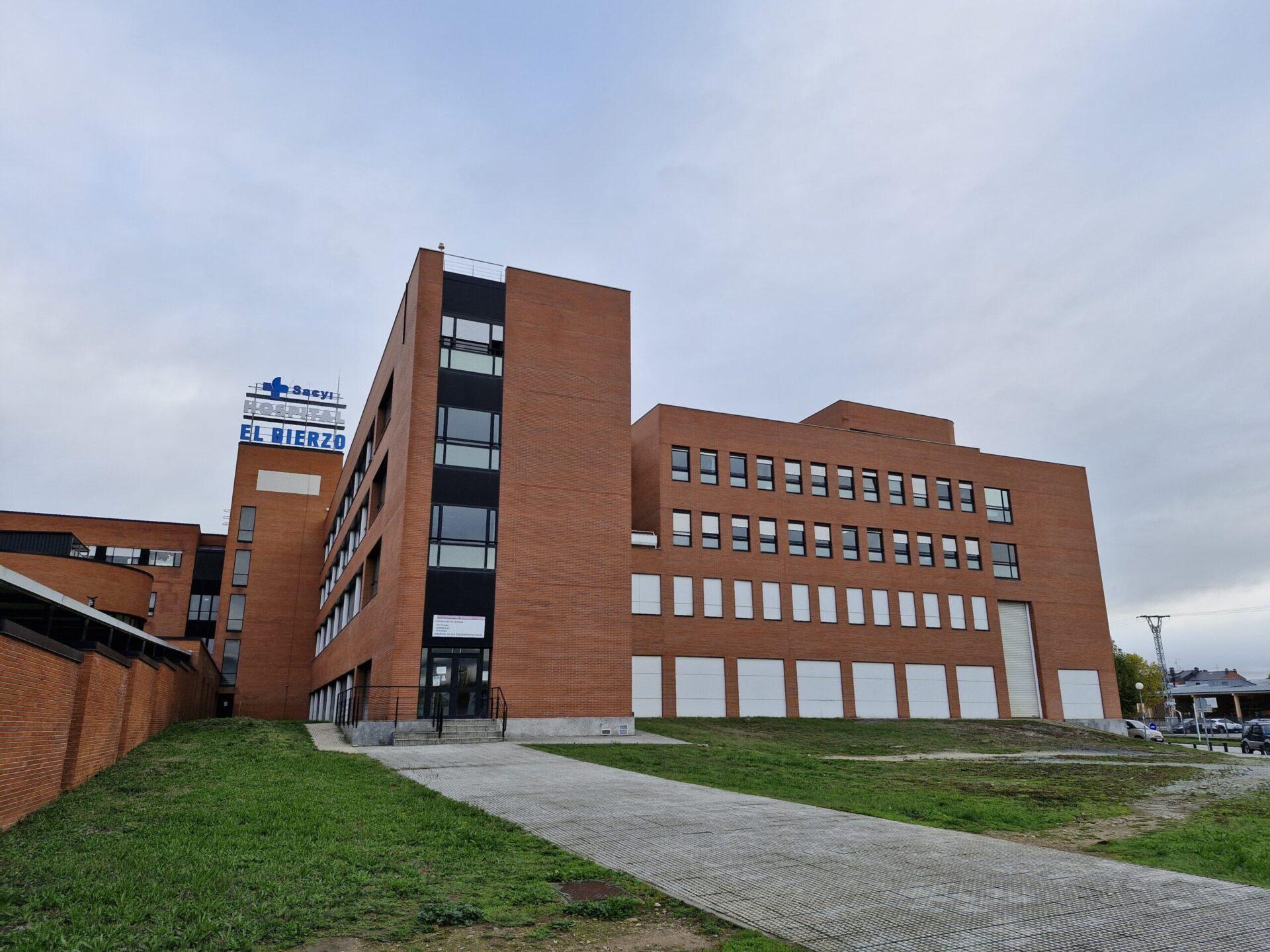 La Gerencia del Bierzo niega suspender cirugías en el hospital de Ponferrada tras la denuncia sindical por falta de anestesistas.