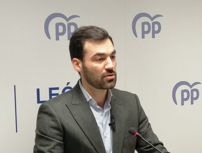 David Fernández (PP) en una foto de archivo. El PP critica la nueva ordenanza de movilidad de León .