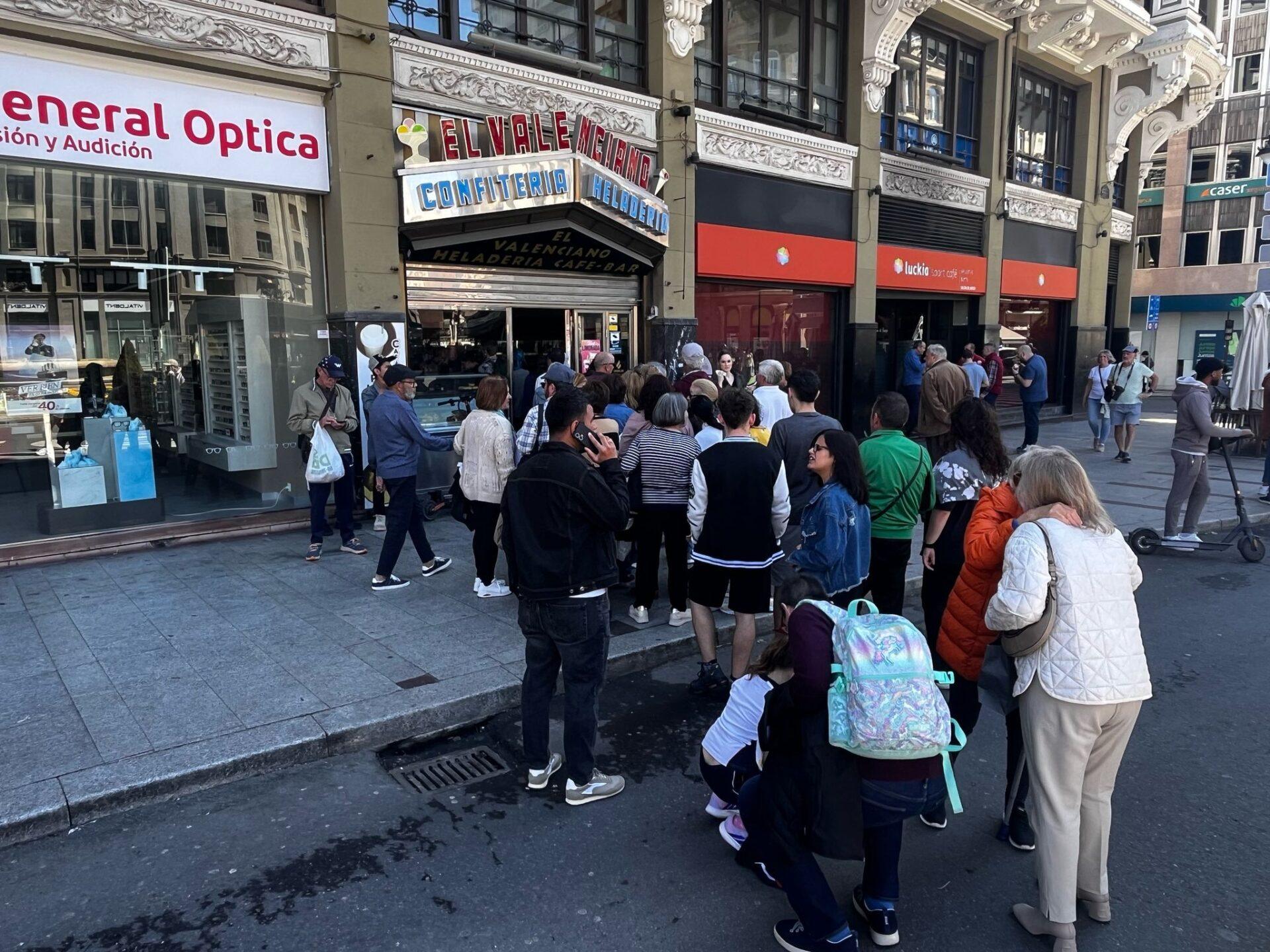 La heladería El Valenciano de Santo Domingo ha regalado helados durante el apagón.