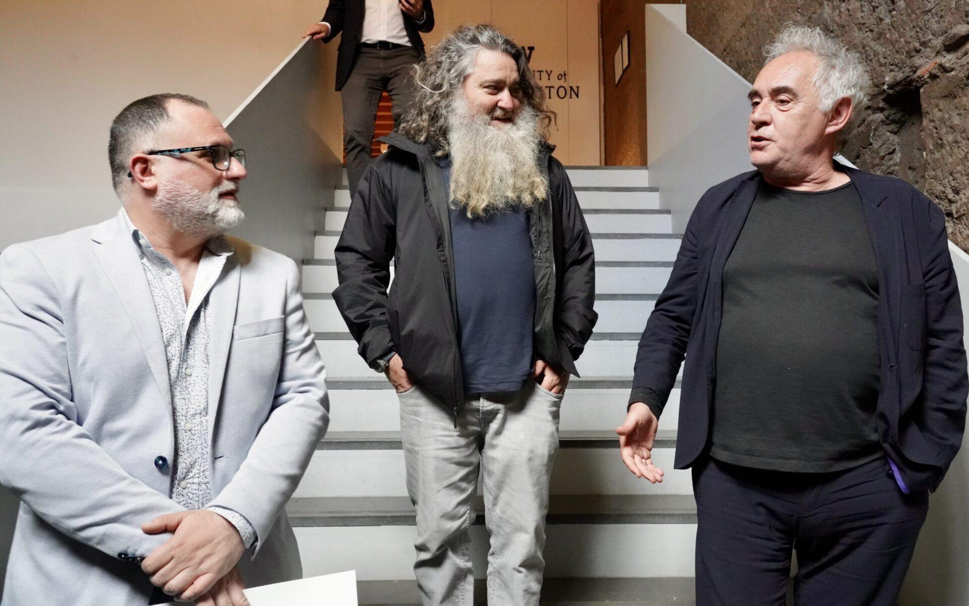 Celebración del encuentro ‘De tú a tú’ con Ferran Adrià y Raúl Pérez, organizado por CaixaBank y la asociación Hostelería de León.