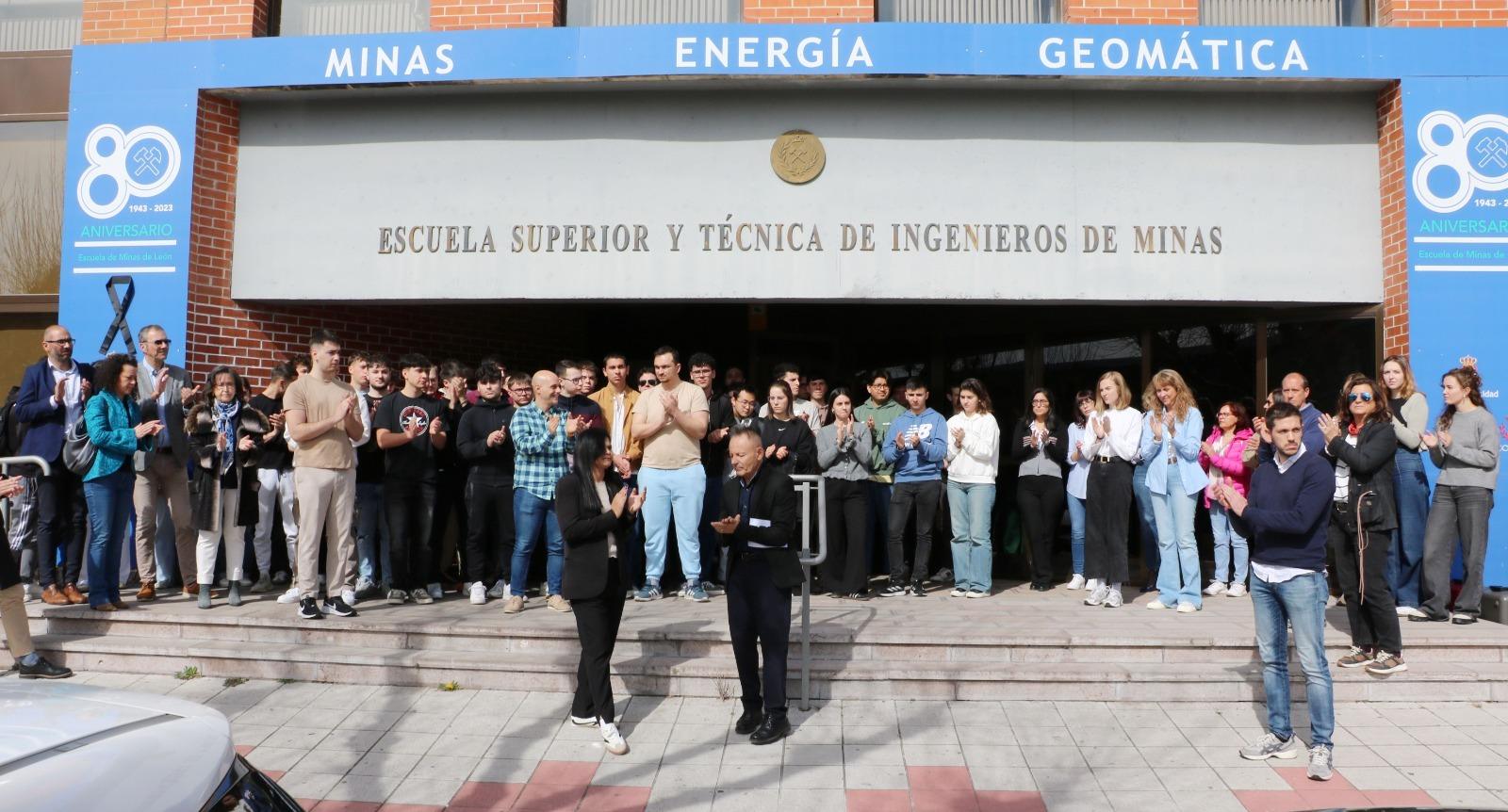 Minuto de silencio enla Facultad de Minas de la Universidad de León. / PRENSA ULE