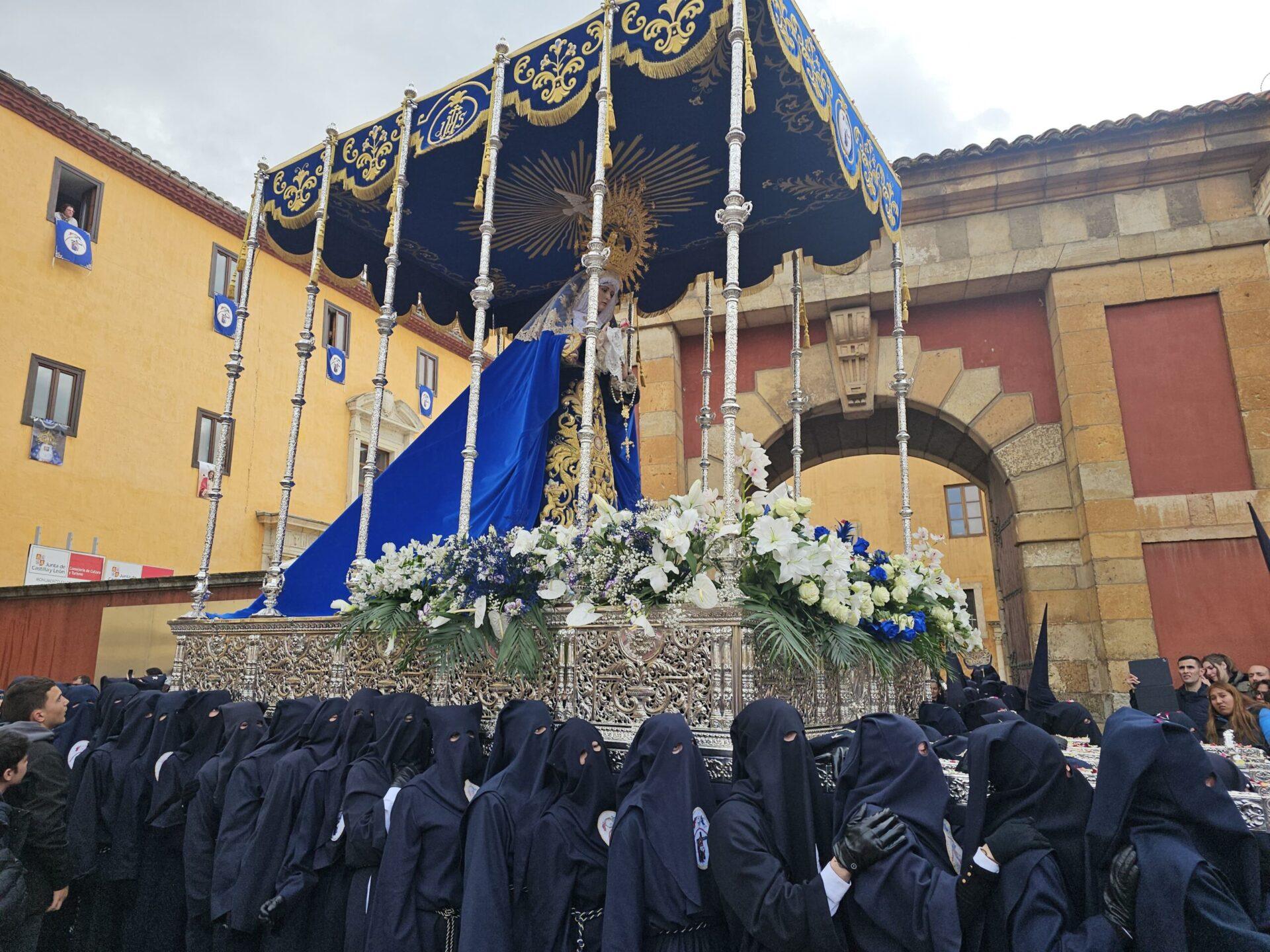 La procesión del Camino de la Pasión de León no saldrá de San Isidoro por la lluvia