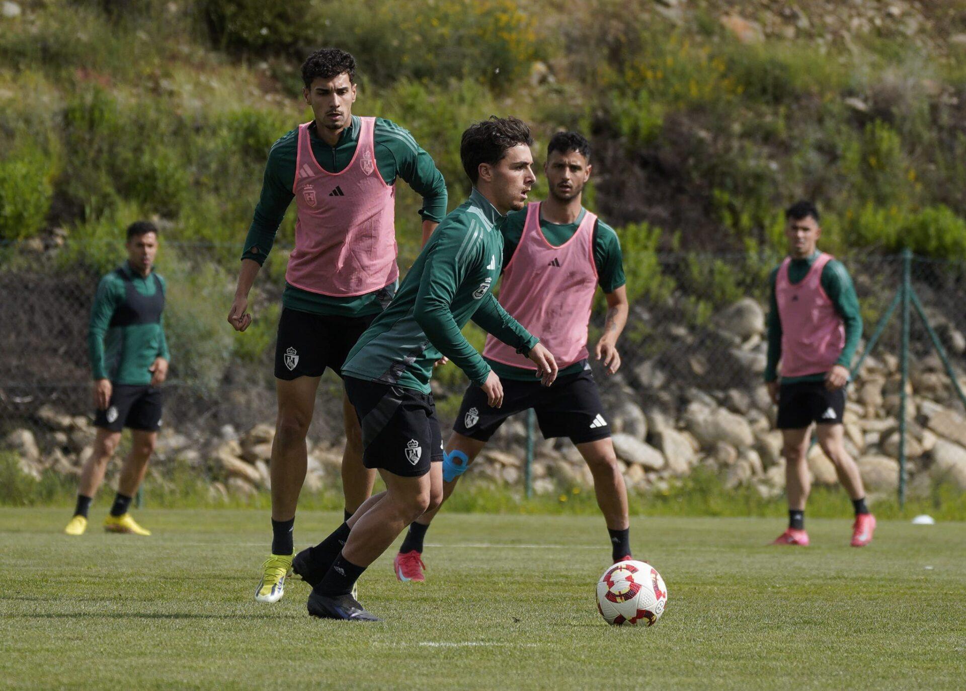 Último entrenamiento de la Ponferradina antes de recibir al Atlethic B este sábado. / SDPonferradina