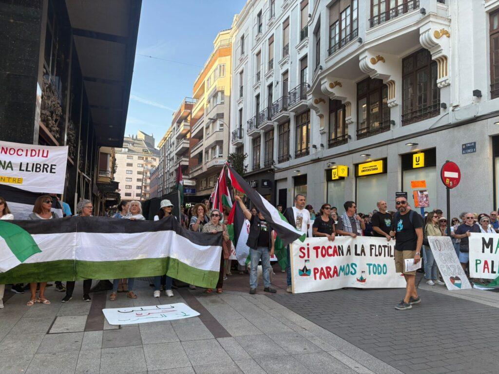 Manifestación en la avenida Ordoño II de León en apoyo al pueblo palestino. León 24 Horas.