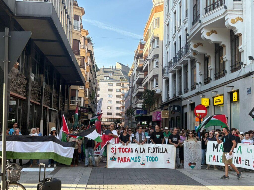 Manifestación en la avenida Ordoño II de León en apoyo al pueblo palestino. León 24 Horas.