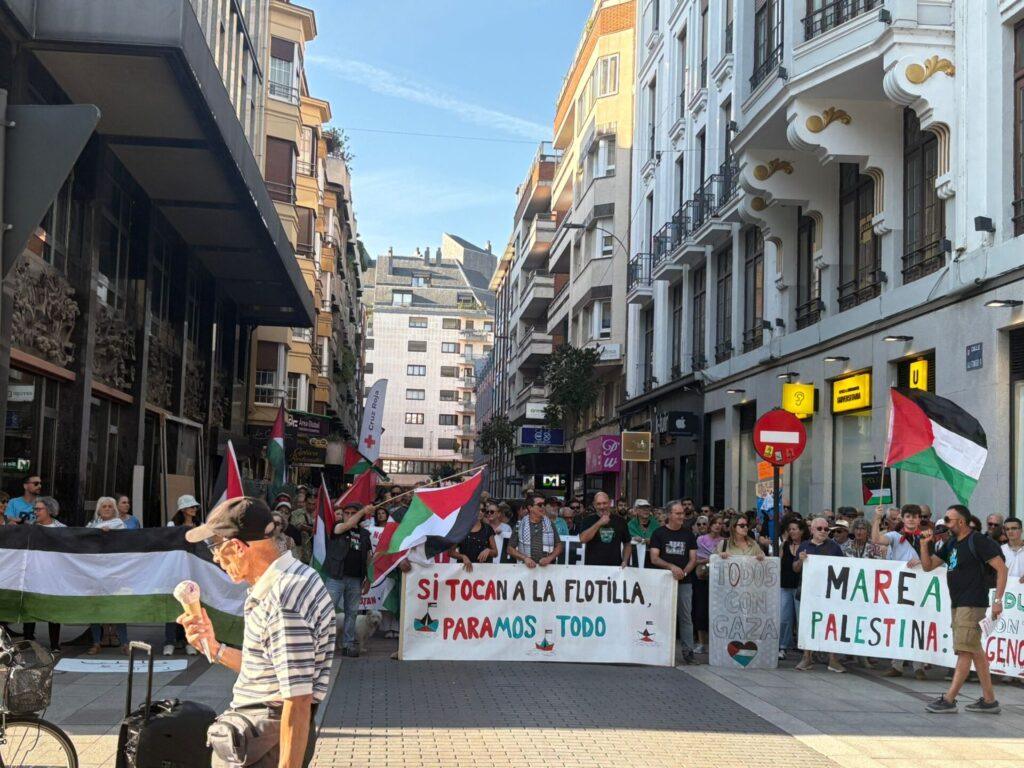 Manifestación en la avenida Ordoño II de León en apoyo al pueblo palestino. León 24 Horas.