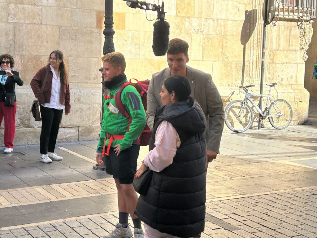 Rodaje de Xuso Jones en pleno centro de León, que este viernes convirtió varias calles de la ciudad en un improvisado plató de televisión. | León24horas