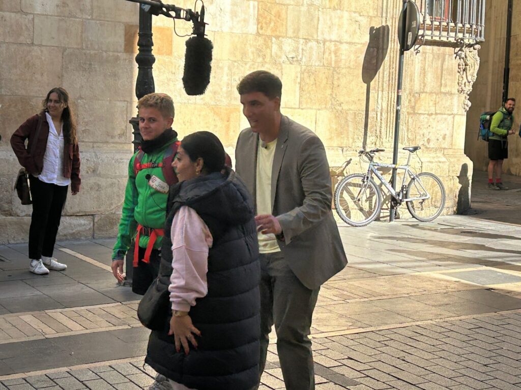 Rodaje de Xuso Jones en pleno centro de León, que este viernes convirtió varias calles de la ciudad en un improvisado plató de televisión. | León24horas