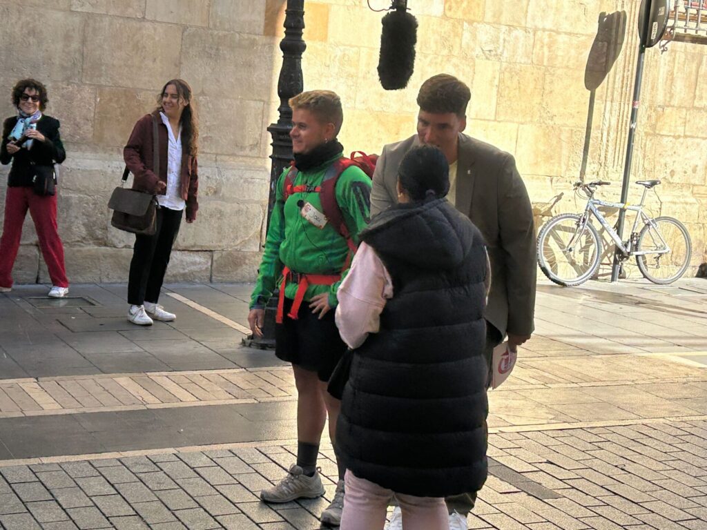 Rodaje de Xuso Jones en pleno centro de León, que este viernes convirtió varias calles de la ciudad en un improvisado plató de televisión. | León24horas