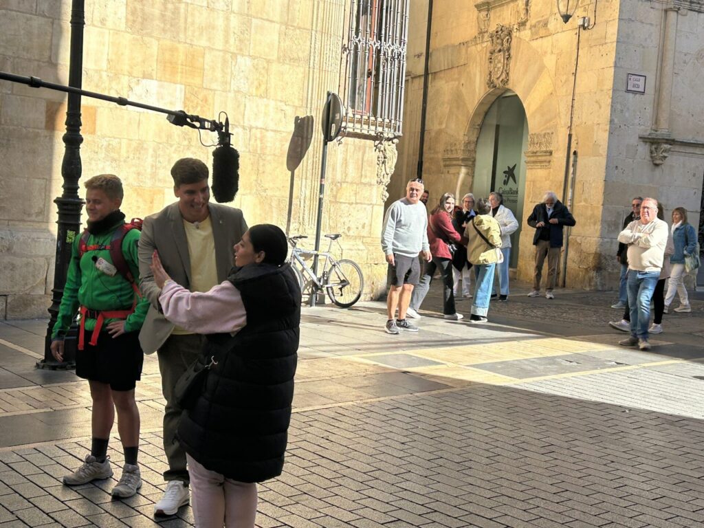 Rodaje de Xuso Jones en pleno centro de León, que este viernes convirtió varias calles de la ciudad en un improvisado plató de televisión. | León24horas