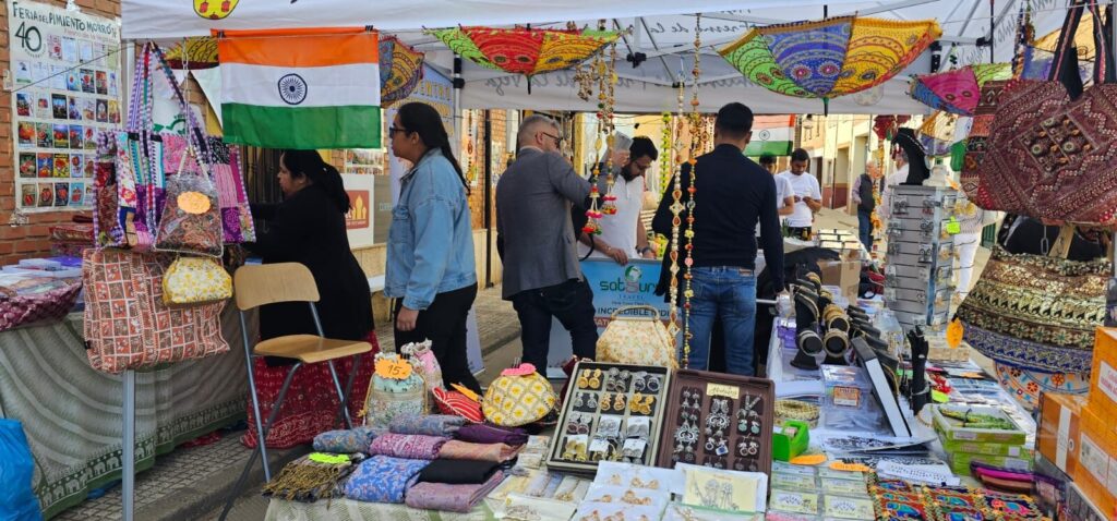 Ambiente en la 40ª Feria del Pimiento Morrón de Fresno de la Vega, donde los pimientos y la gastronomía fueron protagonistas.