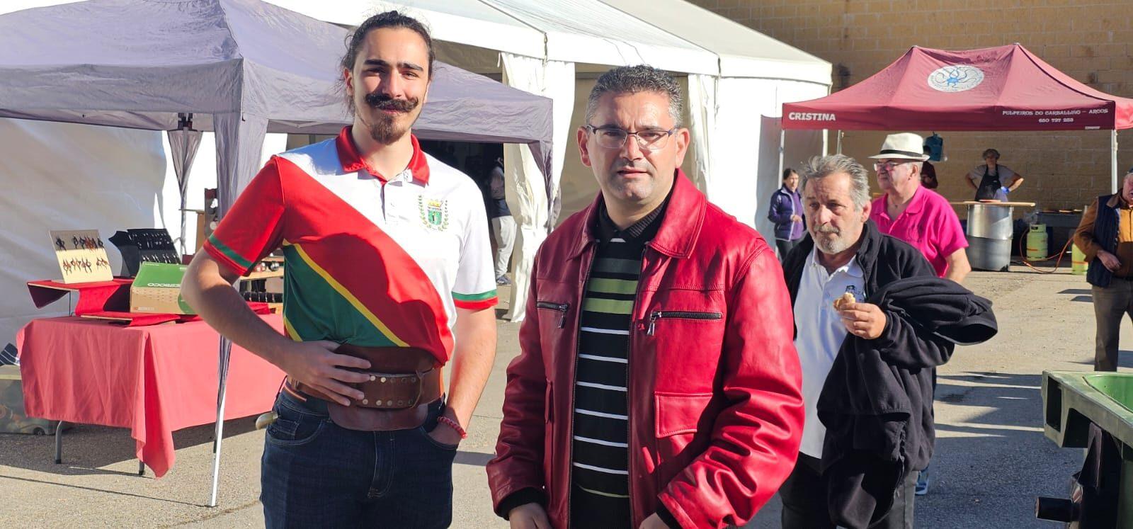 Participantes y visitantes durante la XXV Feria Tradicional de Cármenes, que llenó el municipio de color, música y tradición. | León 24 Horas