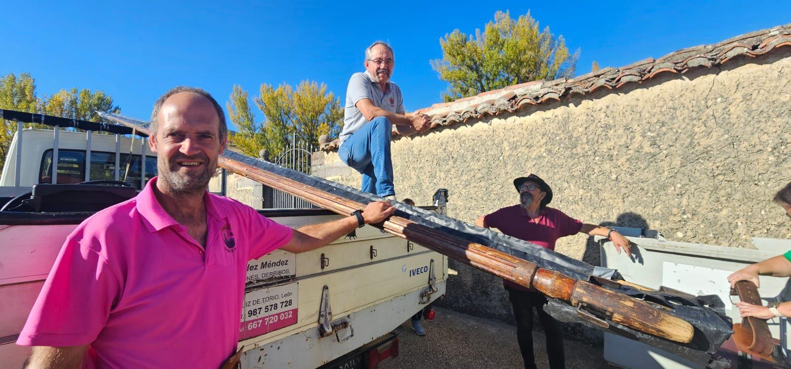 Participantes y visitantes durante la XXV Feria Tradicional de Cármenes, que llenó el municipio de color, música y tradición. | León 24 Horas